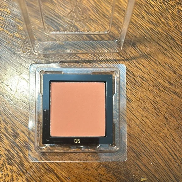 Yves Saint Laurent Blush Palette - Coral and Pink Shades - Picture 3 of 6